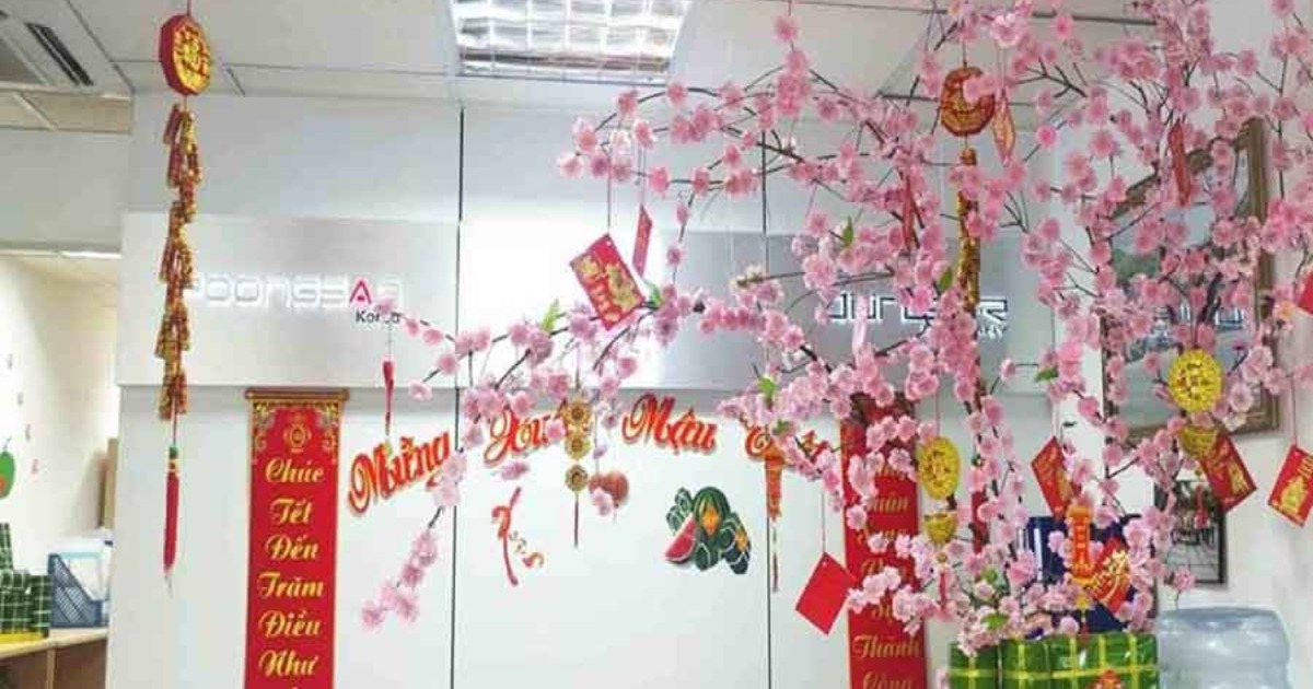 Trang trí Tết văn phòng công ty với phụ kiện treo may mắn