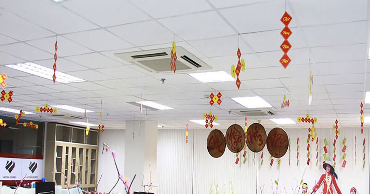 Trang trí trần văn phòng đón Tết