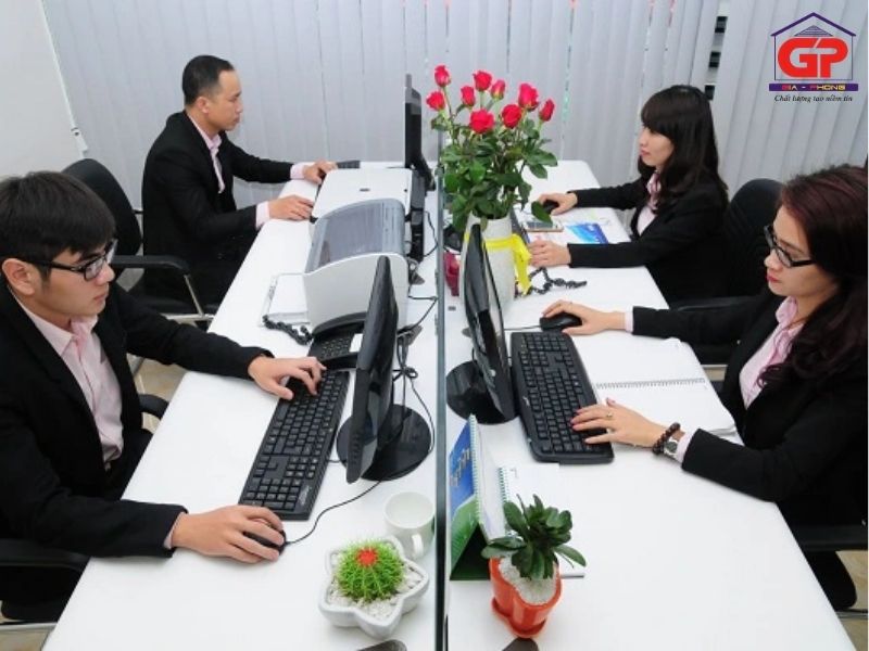 Hình ảnh nhân viên văn phòng phản ánh nhiều điều