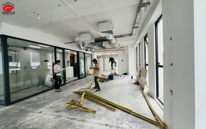 Gia Phong thi công trần thạch cao và hoàn trả mặt bằng văn phòng đúng tiêu chuẩn tòa nhà.
