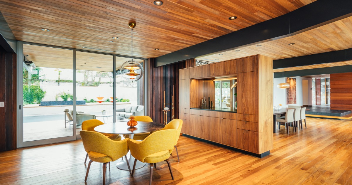 Showroom trưng bày nội thất gỗ tự nhiên