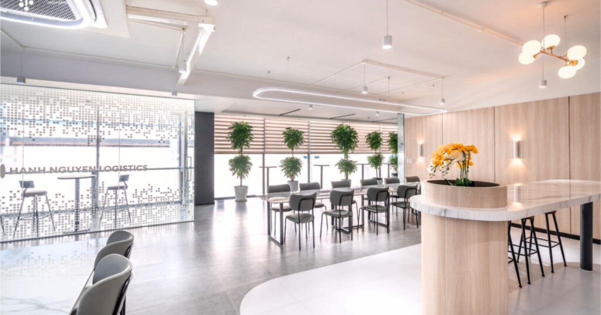 Nội thất tone trắng-xám chủ đạo,