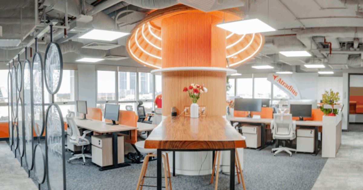 Với phong cách không gian linh hoạt, vách ngăn di động và công nghệ tích hợp