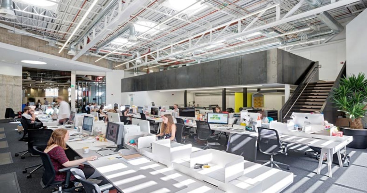 Thiết kế văn phòng không gian mở tập trung vào việc sử dụng vật liệu 