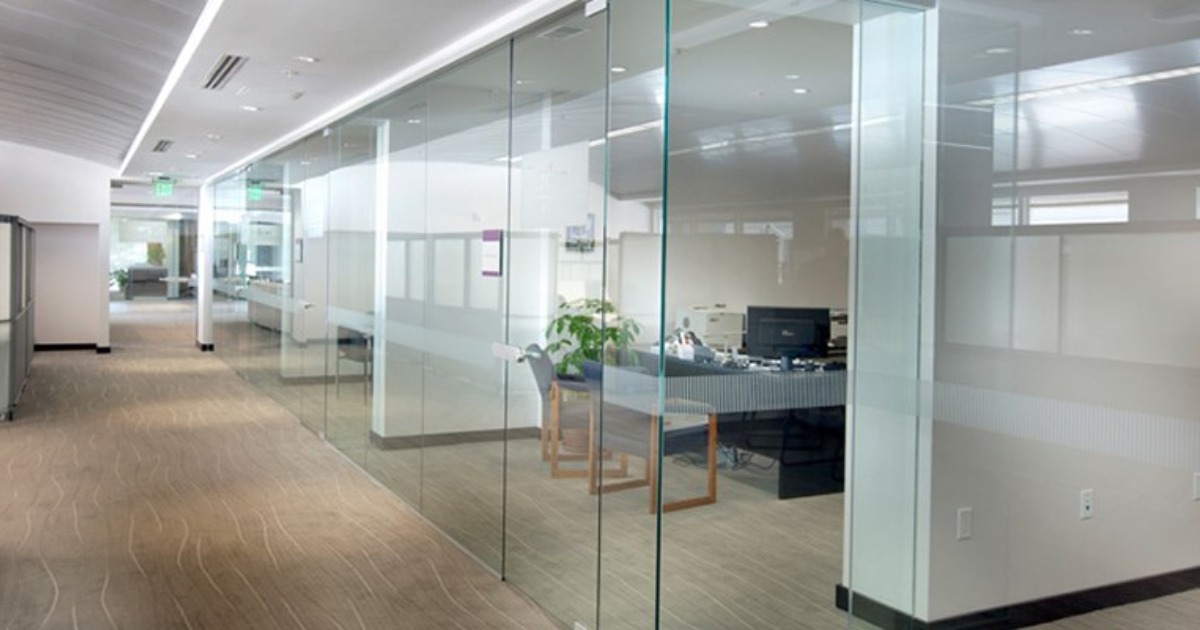 Đặc điểm của vách kính văn phòng