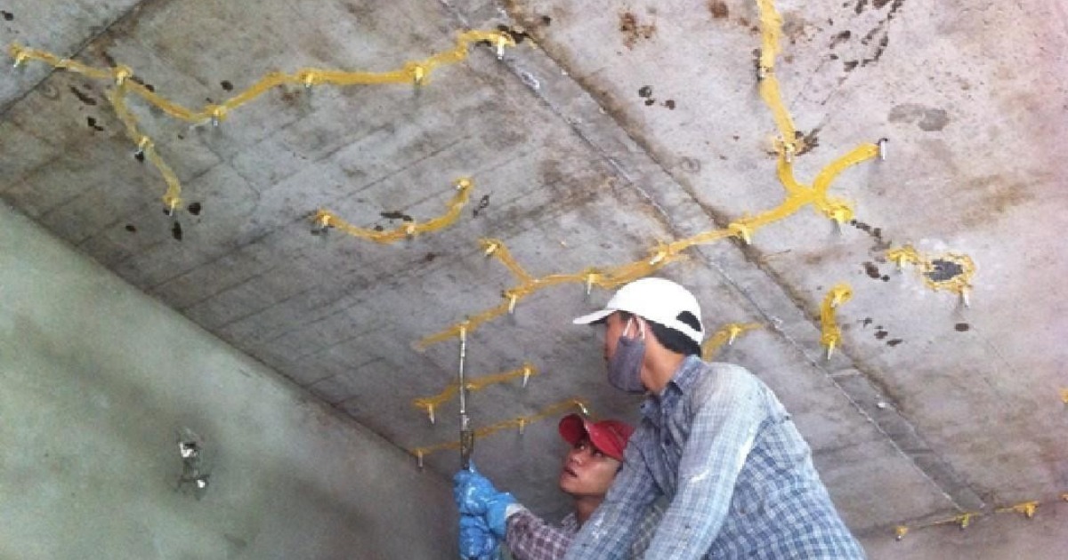 Một số hình ảnh thi công chống thấm văn phòng tại Gia Phong