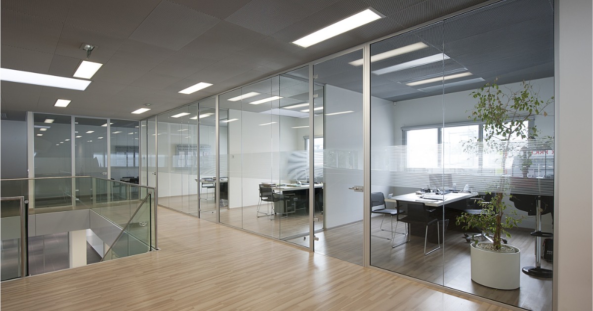 Các dịch vụ thi công nhôm kính văn phòng tại Gia Phong