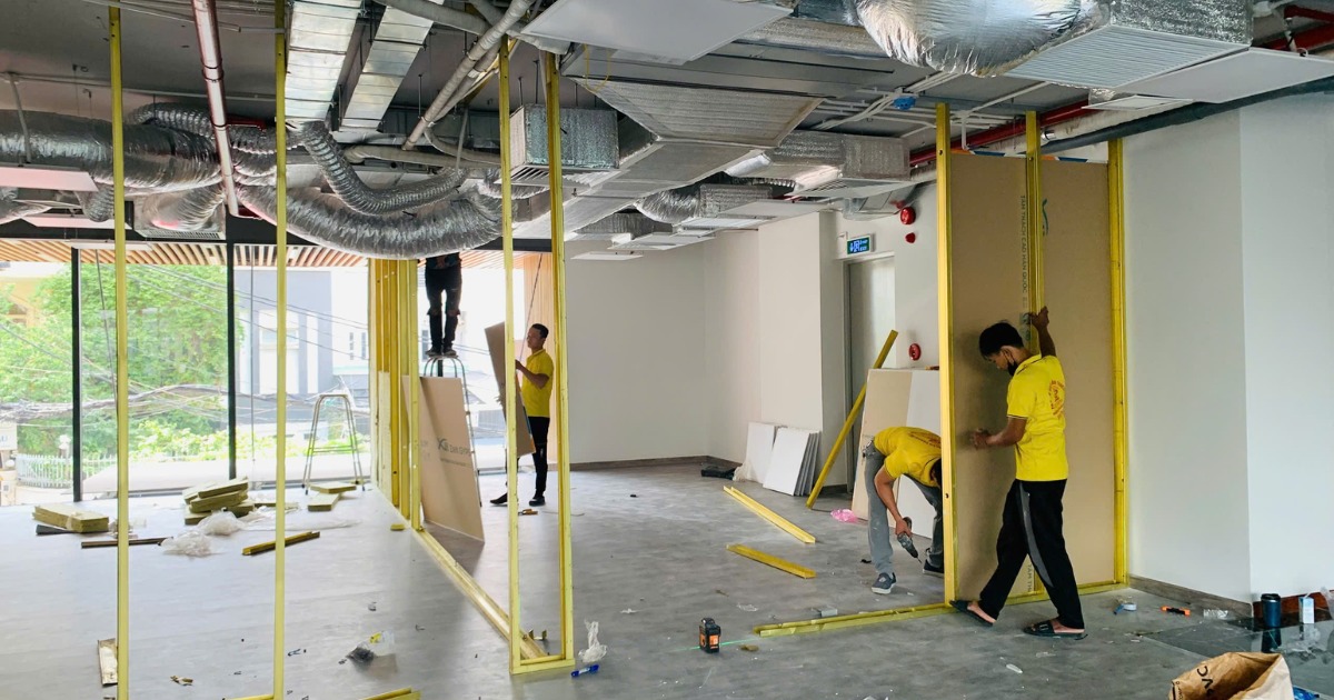 Gợi ý đơn vị thiết kế nội thất văn phòng nhà ống hiện đại