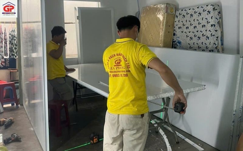 Quy trình thi công vách ngăn nhựa tại Xây Dựng Gia Phong