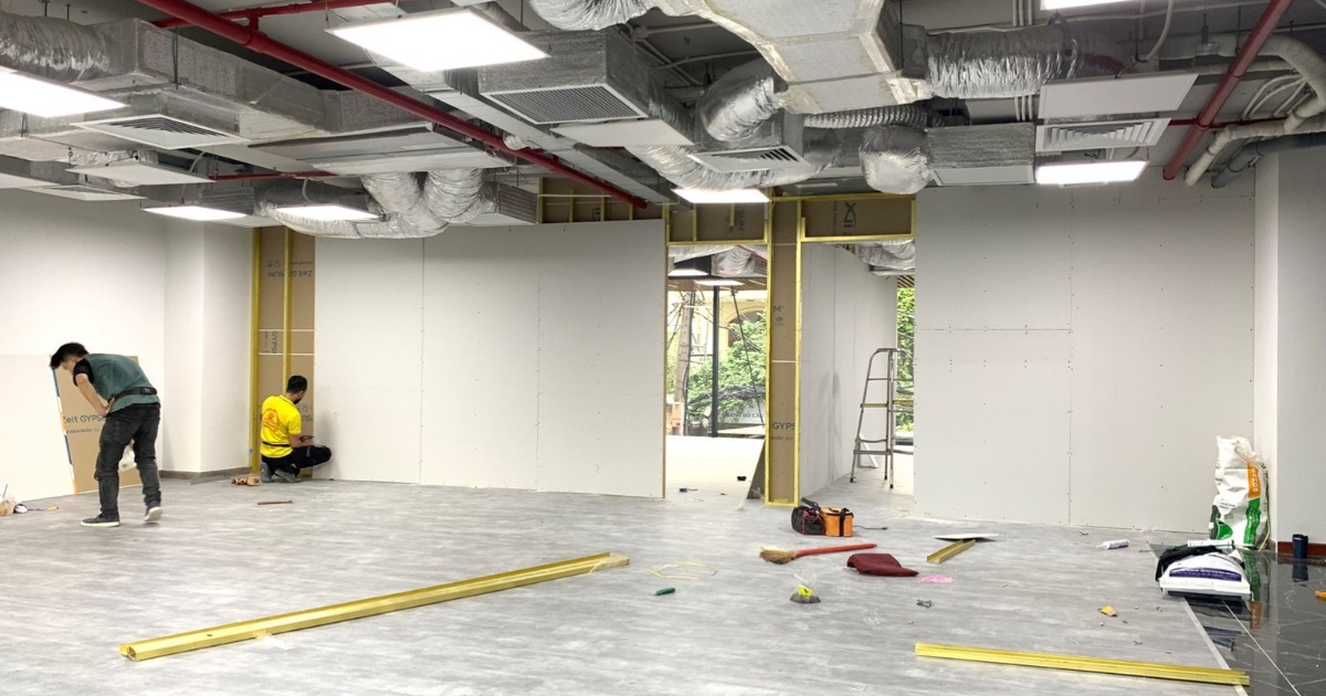 Các yếu tố ảnh hưởng đến chi phí thi công vách thạch cao