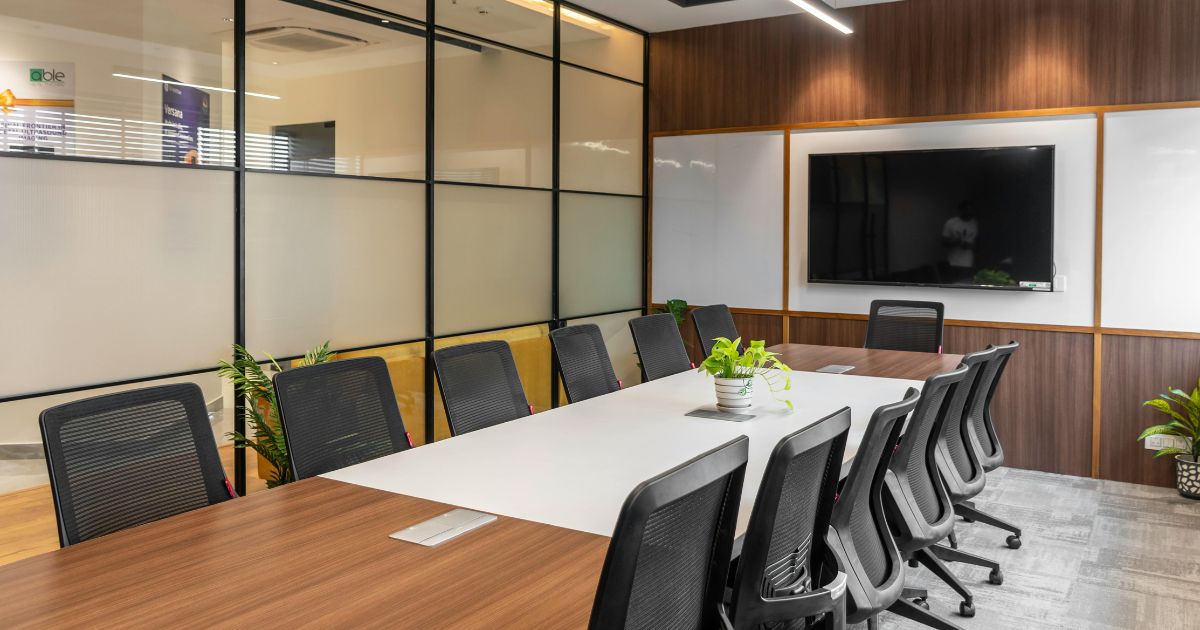 Bố trí phòng họp sang trọng nhưng vẫn tạo cảm giác thoải mái