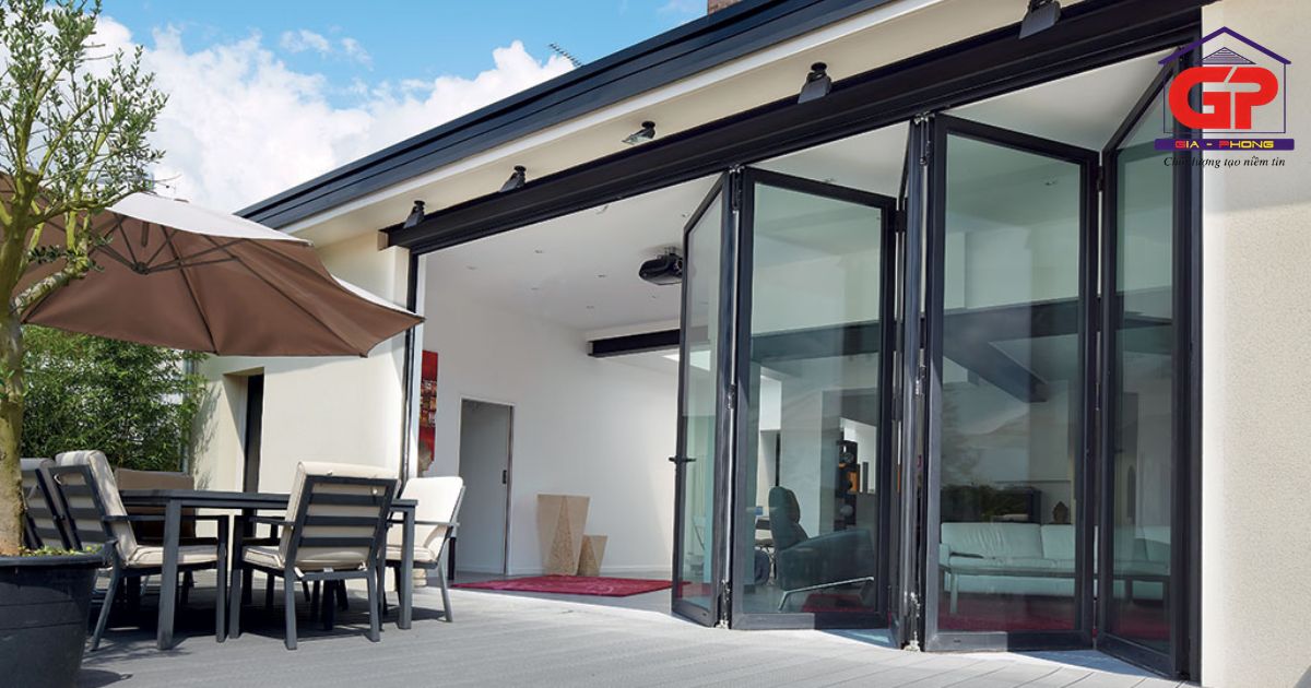 Cửa nhôm kính sẽ giúp cho công trình nhà phố trở nên hiện đại