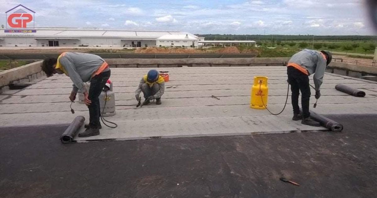 Dịch vụ thi công chống thấm tầng thượng của Trần Vách Thạch Cao Gia Phong