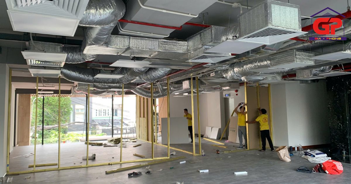 Thi công điện nước và trần vách thạch cao kết hợp, hiệu quả choáng ngợp